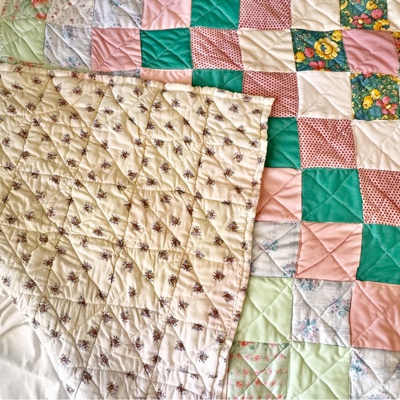 Vintage Trip Around The World Scrappy Patchwork Quilt w/ Floral Reverse Handmade - Picture 3 of 5